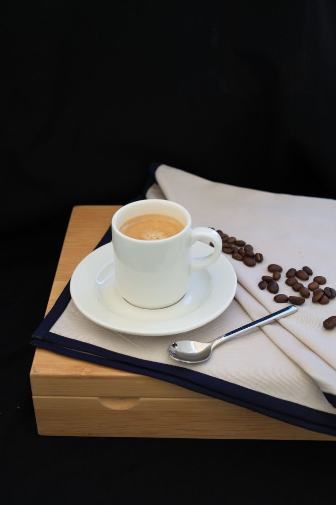 Cafea decofeinizată în ceașcă de espresso