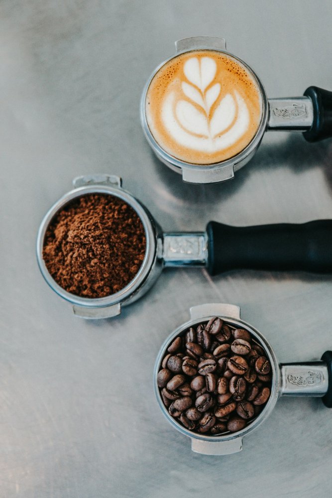 Espresso preparat din paduri de cafea ESE in ceasca italiana