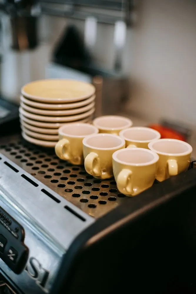 Accesorii pentru cafea: cești și farfurioare espresso
